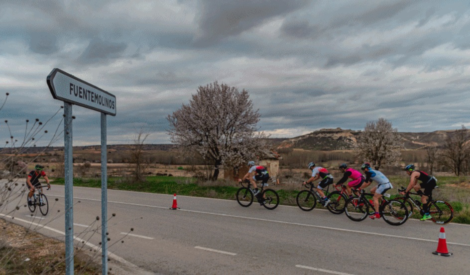 Imágenes de la prueba ciclista del duatlón sprint de Fuentemolinos 2023