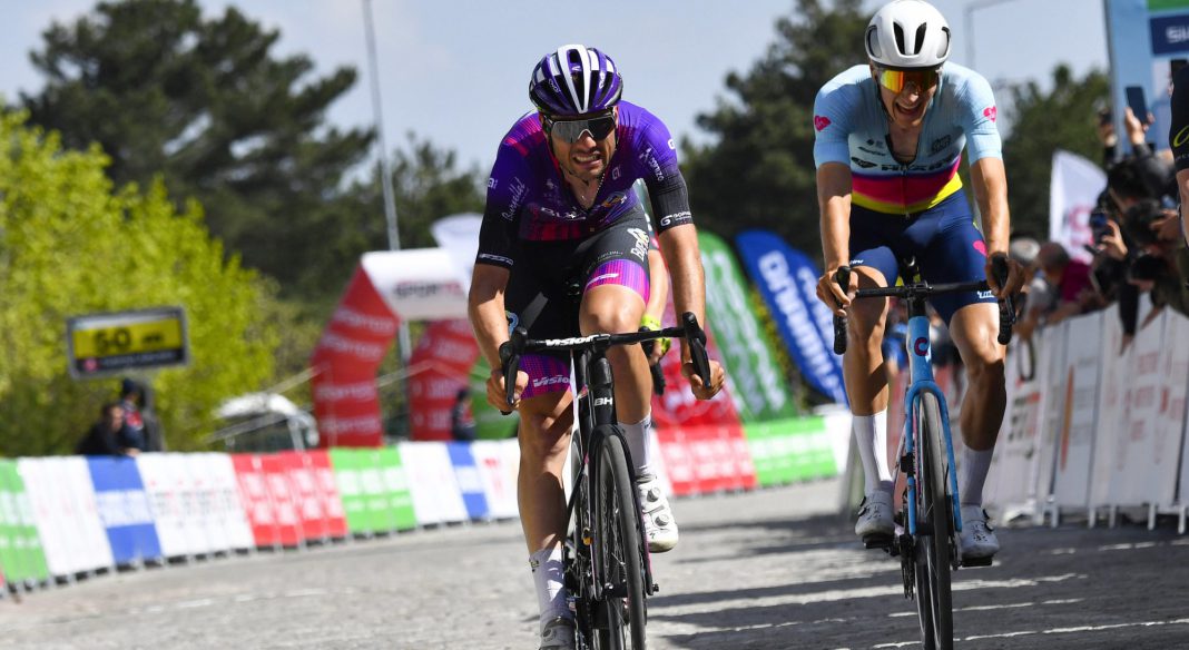 Mario Aparicio (Burgos BH) en los metros finales de la etapa reina del Tour de Turquía. / @SprintCycling