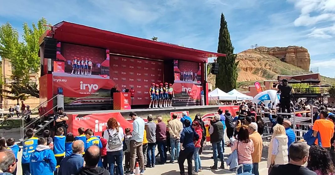 San Esteban de Gormaz ha disfrutado de la presentación de las corredoras de La Vuelta. / duerodeporte.com