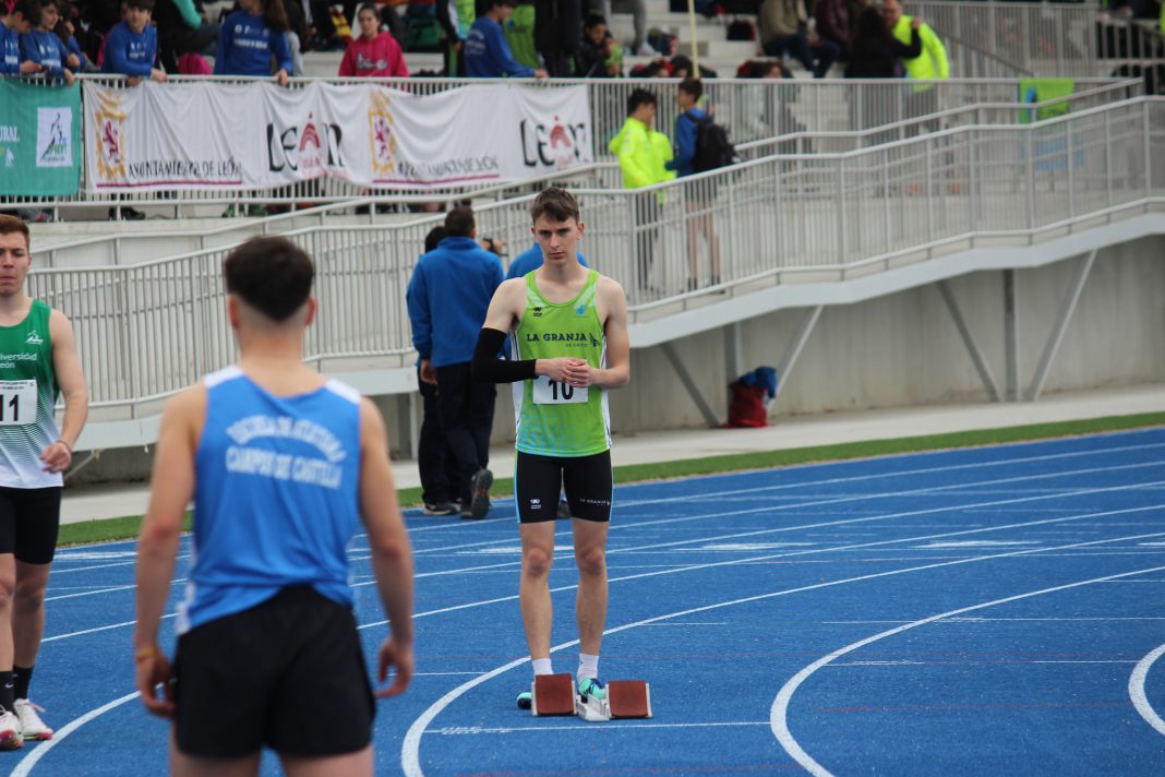 Álex Ibáñez durante una de sus competiciones de pista durante esta temporada. / Atletismo Aranda