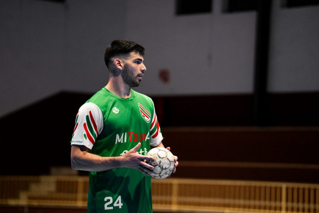 El argentino Agustín Vega con la camiseta de Handbol Mallorca. / handbolmallorca.com