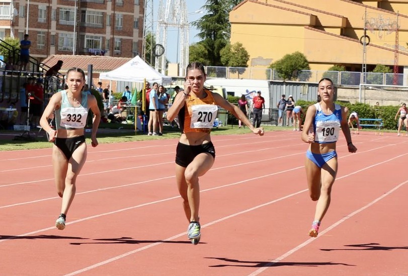 Alba de Frutos duranta su participación en el Campeonato Absoluto de Castilla y León. / Montse Álvarez (Fetacyl)