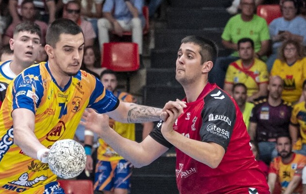 El pivote gallego Rubén Fernández durante el encuentro de Final Four ante el propio Tubos Villa de Aranda. / BM Burgos