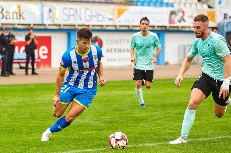 Gonzalo en su reciente etapa blanquiazul. / @gonzaserrano9