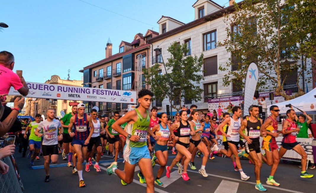 La salida de la prueba absoluta de la IX edición celebrada el pasado 2023 por las calles de Aranda de Duero. / Higuero Running Festival