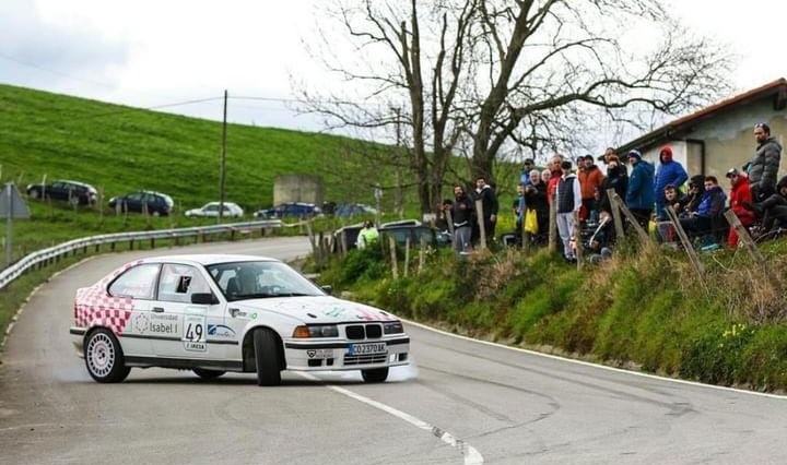 Pablo Vélez con su BMW durante una prueba esta temporada. / @KTRRacing