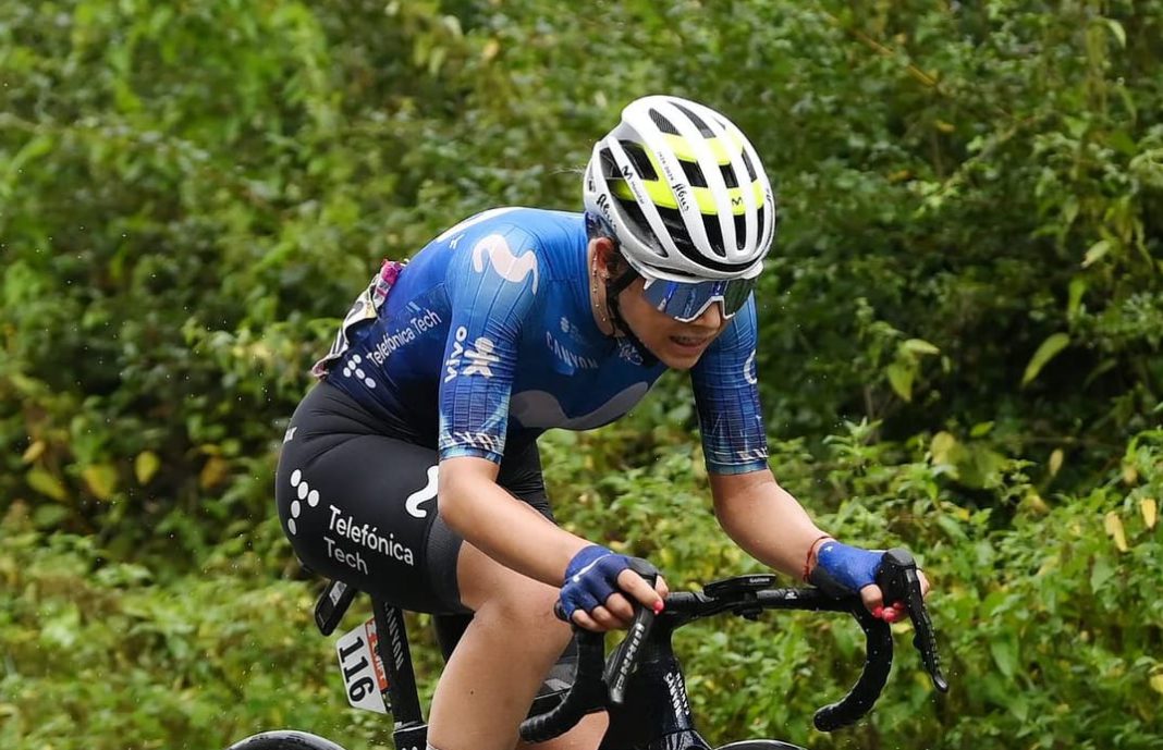 Sara Martín durante su cabalgada en solitario en la 4ª etapa de presente Tour de Francia con final en Lieja. / Melissa Silva (gettysport)