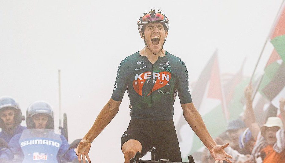 Gesto de rabia de Pablo Castrillo tras coronarse vencedor en la etapa con final en el Cuitu Negro. / Sprint Cycling Agency