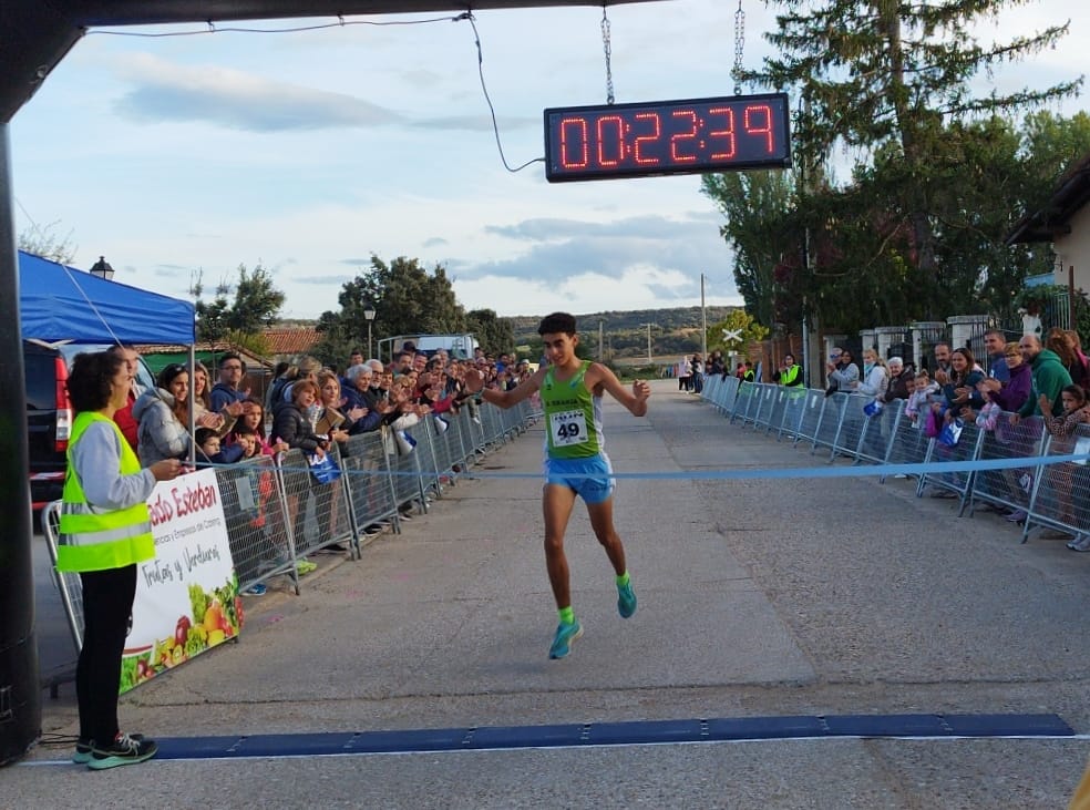 Soufiane Tribak se hizo con la victoria en la prueba masculina de 2023. / duerodeporte.com