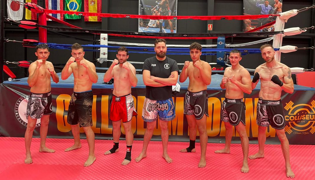 Los integrantes del Kickboxing Aranda en las instalaciones de Colliseum Gym. / duerodeporte.com