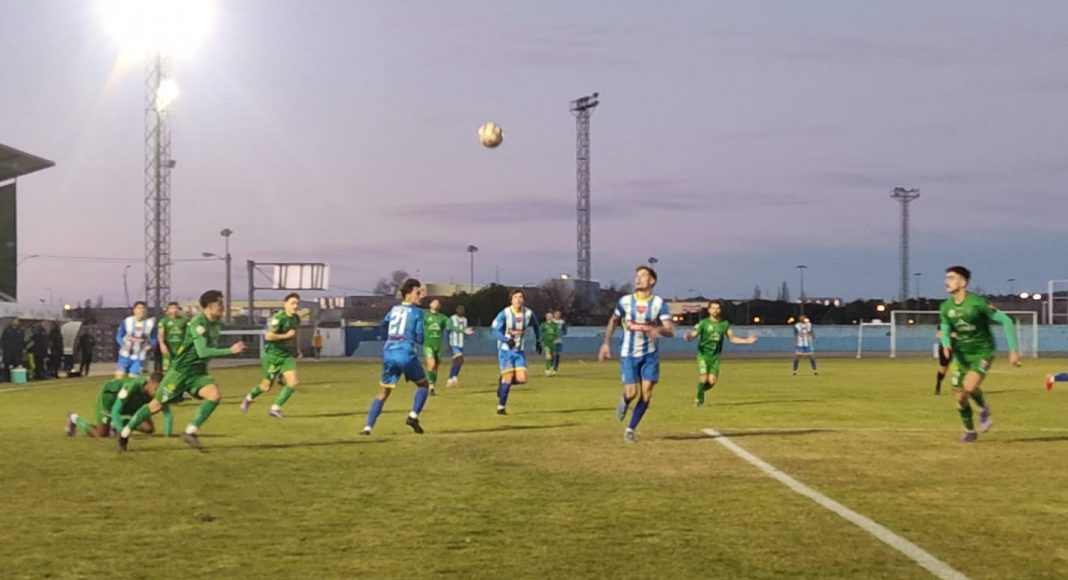 Una acción dividida en el ataque de los blanquiazules. / duerodeporte.com