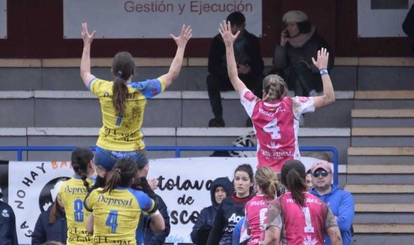 Una touch de Ribera Rugby en su último partido en casa frente a VRAC. / Arturo Sanz